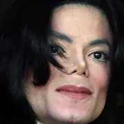 Michael dă un concert de...autografe