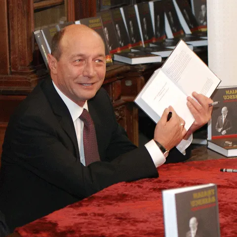 Traian Băsescu a petrecut Revelionul în Piaţa Sfatului din Braşov