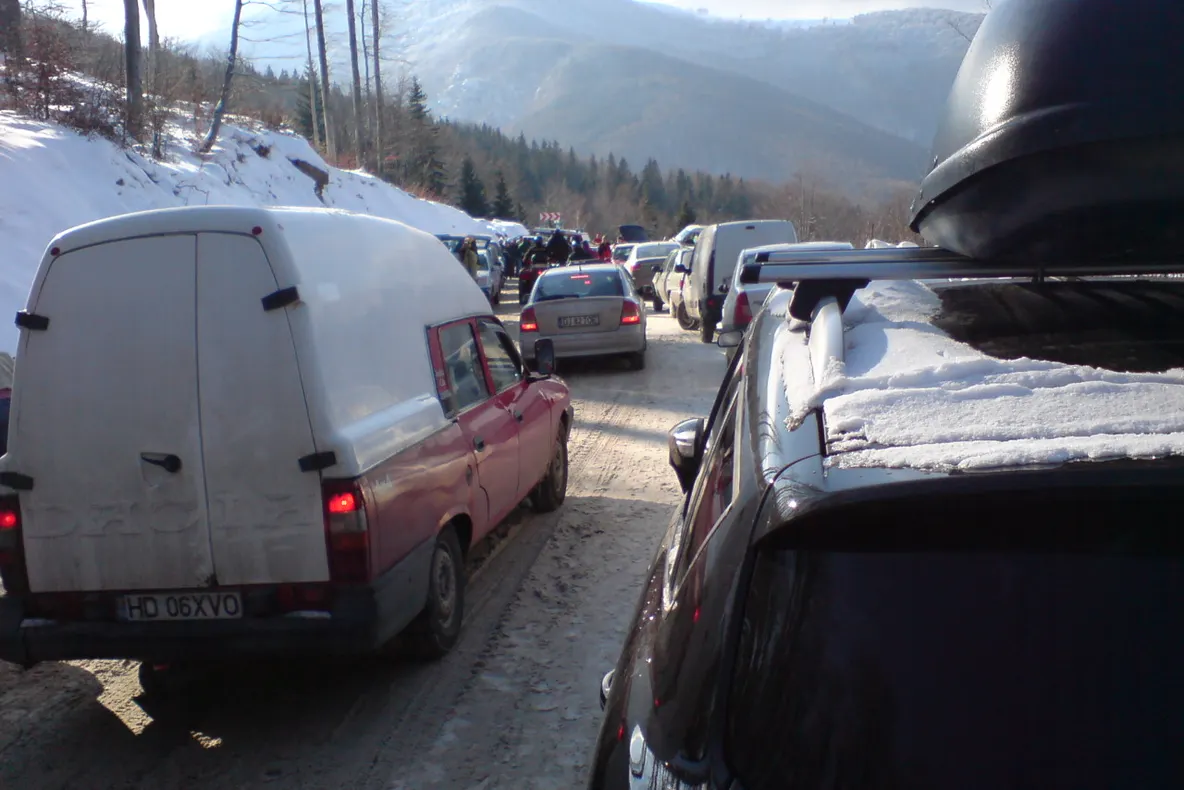 Trafic aglomerat sper staţiunea Straja