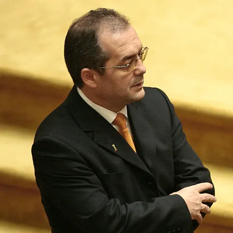 Emil Boc i-a avertizat pe miniştri că astăzi este termenul limită pentru depunerea declaraţiilor de avere