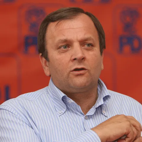 Profesionalismul, competenţa şi spiritul de echipă sunt criteriile de selecţie pentru secretarii de stat desemnaţi de PD-L