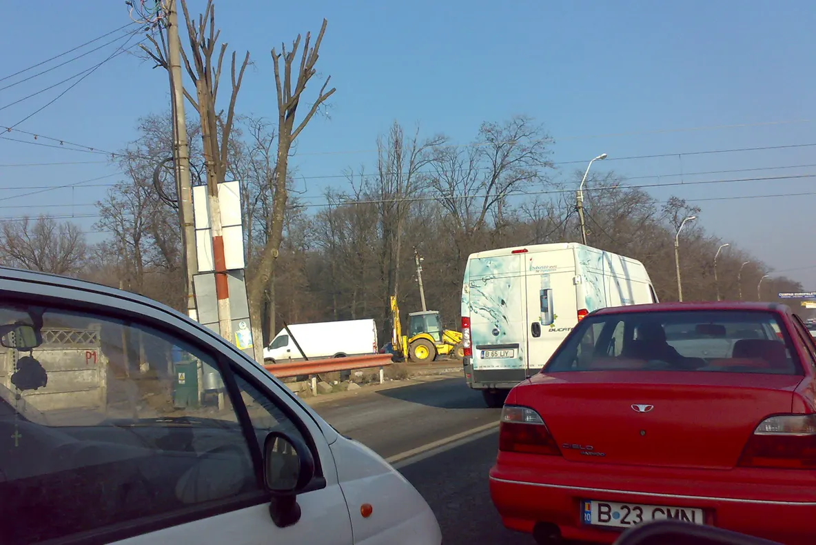 Fraierii stau la rând