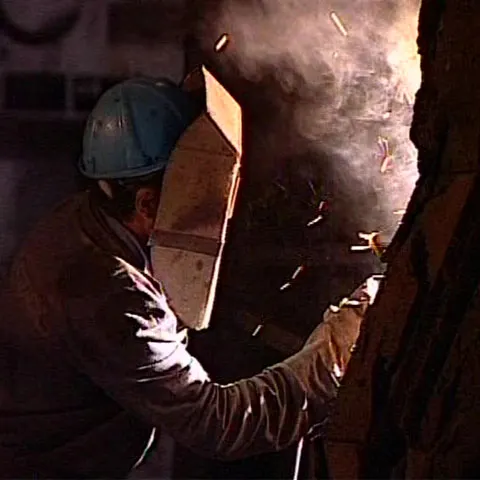 Aproape toţi angajaţii ArcelorMittal din Galaţi vor fi trimişi forţat în concediu 