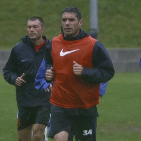 Fostul stelist, Adrian Pitu, ştie cum e să joci fotbal printre bombe
