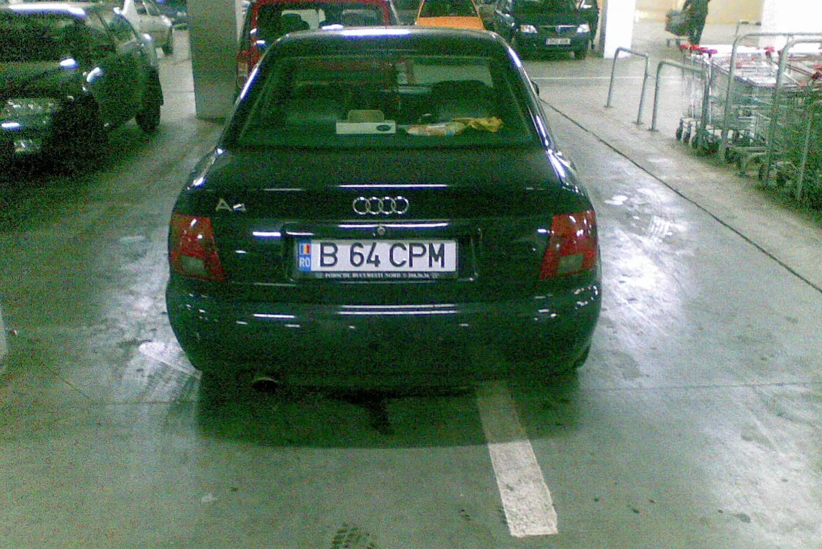Parcarea la supermarket