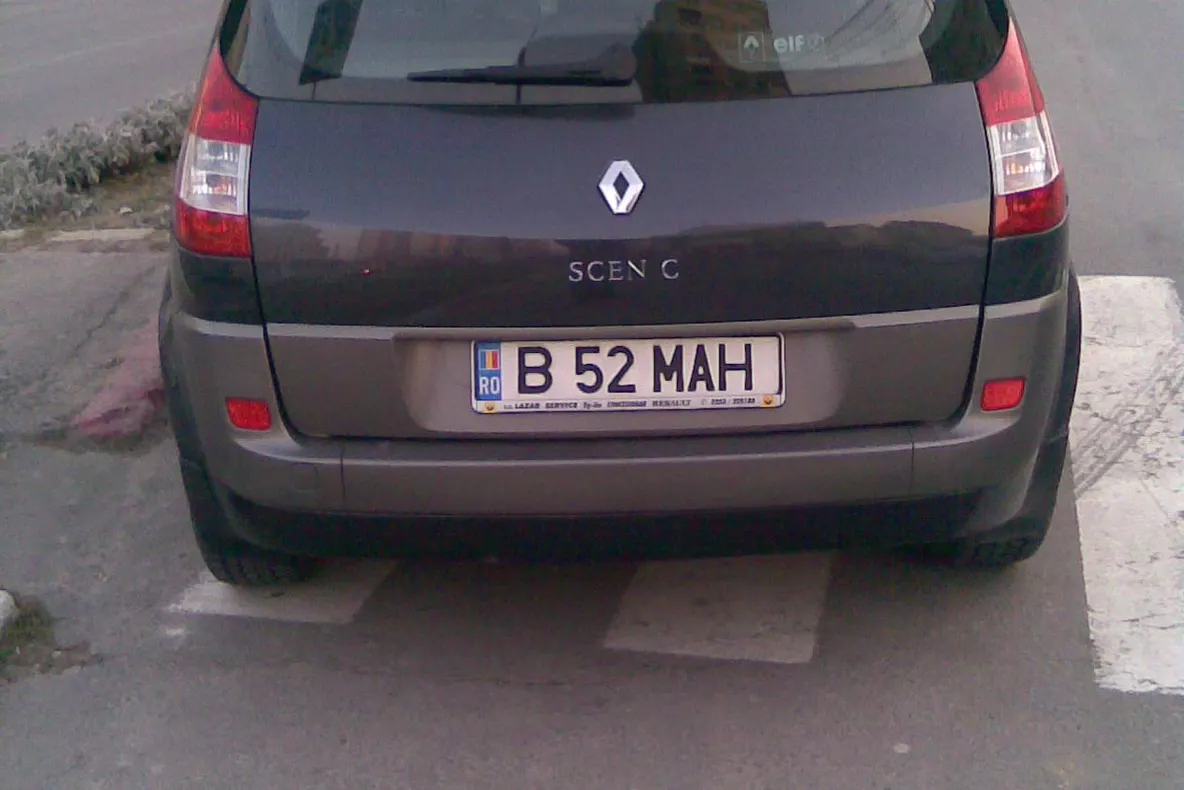 Parcare pe trecerea de pietoni
