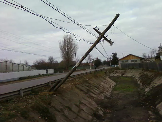 Stâlp în cădere