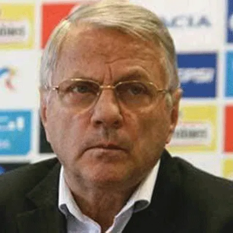 Mircea Rădulescu: "Duşan Uhrin poate sta pe banca tehnică, dar nu poate antrena echipa" 