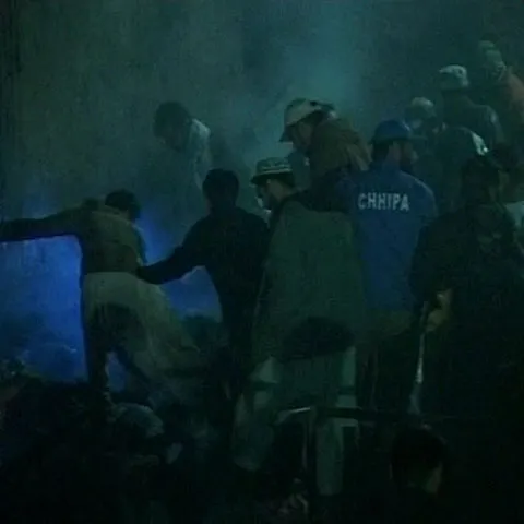 38 de morţi şi 25 de răniţi într-un incendiu declanşat la Karachi 