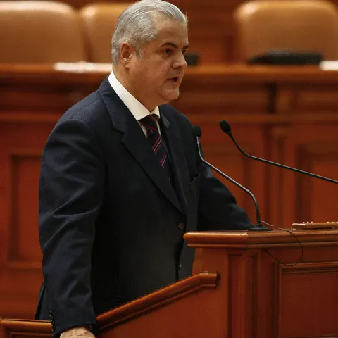 Adrian Năstase: Băsescu a modificat Constituţia în şedinţa CSM 