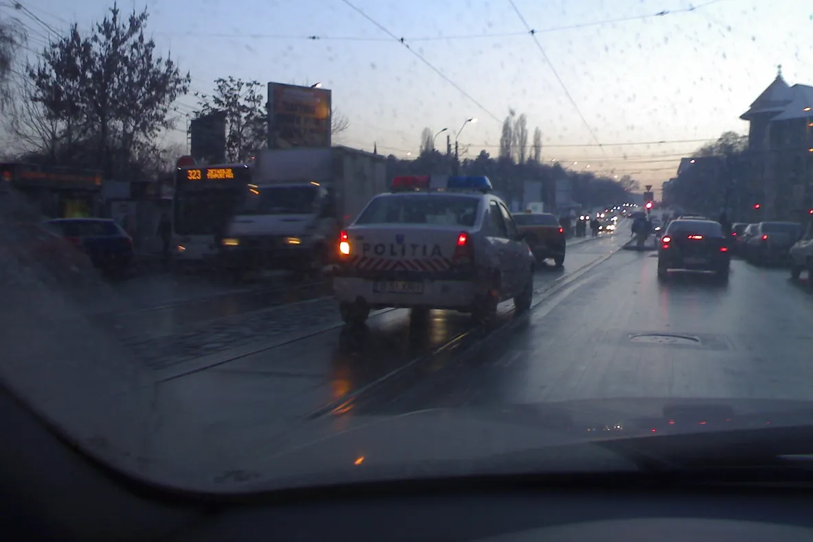 Poliţia încalcă legea