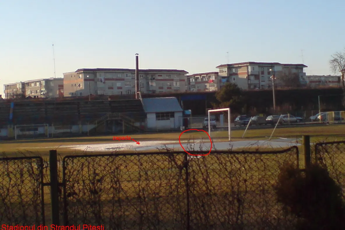 Stadion irigat în toiul iernii