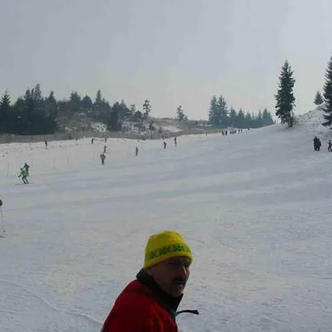 Sute de turişti aleg în fiecare weekend staţiunea Râuşor 