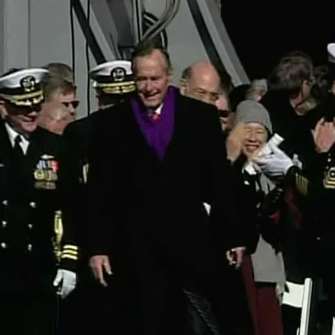 George W. Bush a numit un portavion după tatăl său, George H. W. Bush