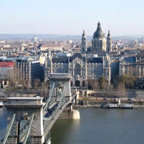 Restricţii de circulaţie pentru maşini după ce folosirea păcurii a poluat Budapesta