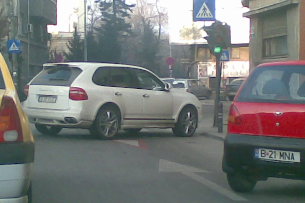 Parcarea în intersecţie