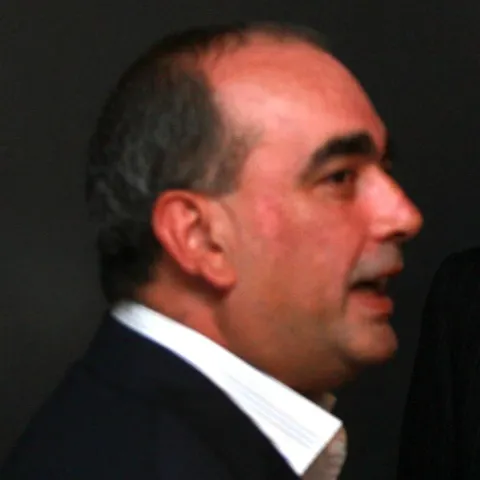 Gigi Neţoiu a primit avertisment de la jandarmi pentru protestele de la sediul central PSD
