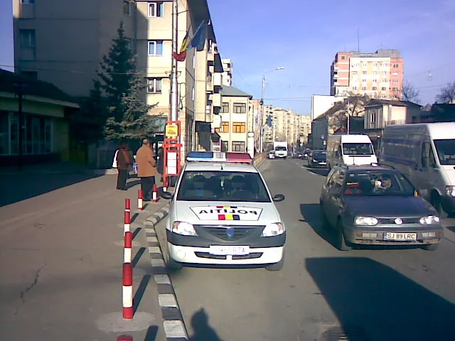 Cine încalcă legea