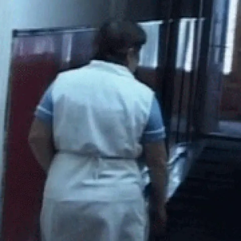 O îngrijitoare a abuzat sexual un tânăr de 20 de ani cu dizabilităţi 