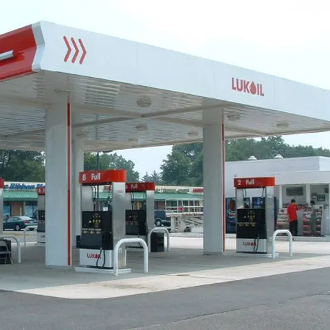 LukOil România a scumpit carburanţii cu până la 7 bani pe litru