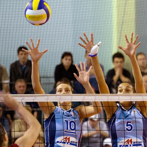 Volei: Vakifbank Istanbul-CSU Galaţi 3-1, în al cincilea meci al româncelor în Liga Campionilor 