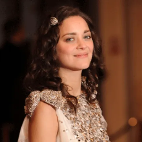 Marion Cotillard nu se simte bine în pielea ei 