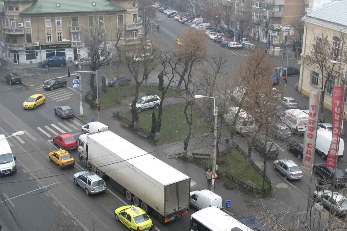 Cu tirul în Bucureşti
