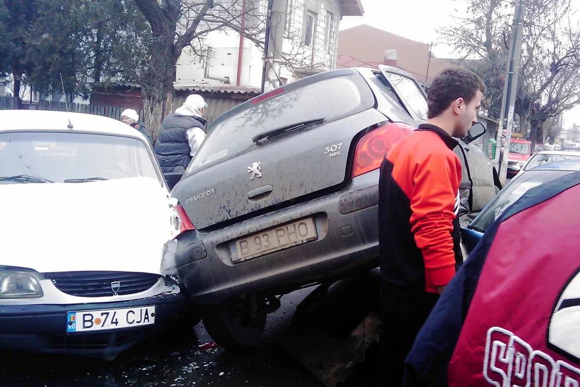 Accident - str. Şoimus cu str. Alunişului