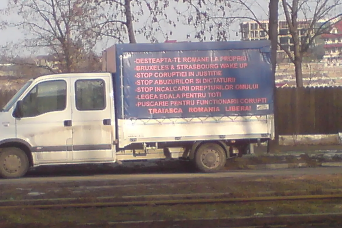 Maşina care te informează