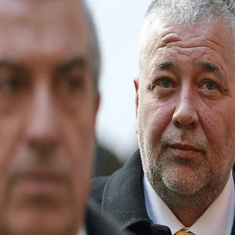 PNL şi PSD încearcă să ia de la PDL primăria lui Boc