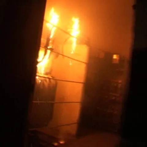 Sute de oameni au blocat miercuri seară un bulevard din Baia Mare, după ce o avarie la reţeaua electrică le-a ars aparatura din casă