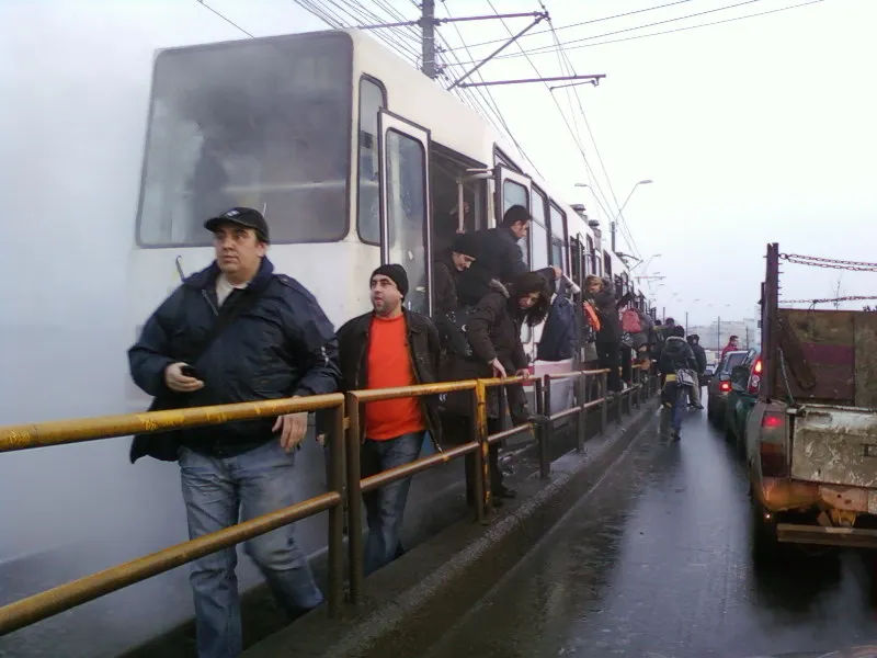 Incindent pe linia tramvaiului 41