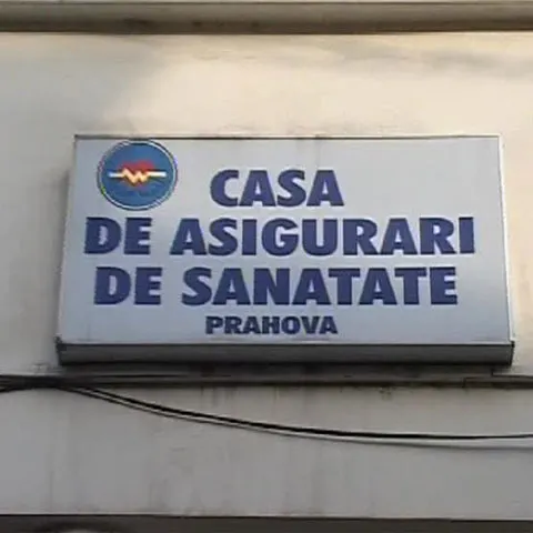 Sute de prahoveni stau ore întregi la coadă la CAS pentru a depunde declaraţiile de indemnizaţii