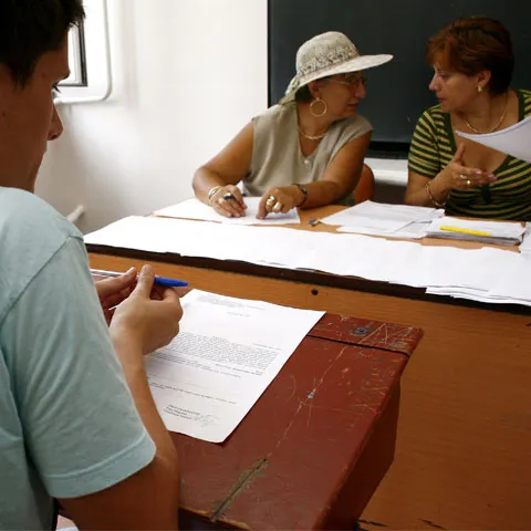 Salariile mici din Educaţie ar putea fi mărite cu 33%, în două tranşe