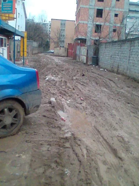 Noroi pe strada Dezrobirii din sectorul 6