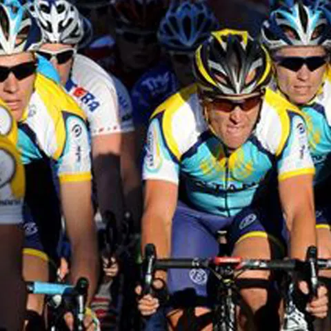 ARMSTRONG: "Cursa e mai tare decât credeam!"