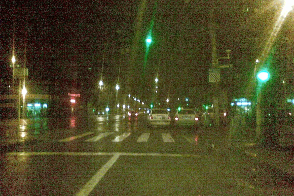 Taximetrişti opriţi în intersecţie