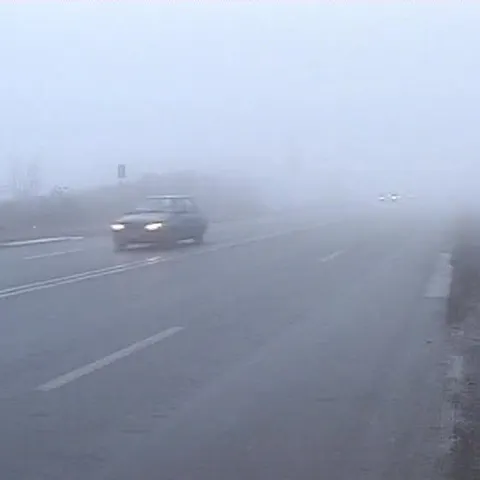 Ceaţa crează probleme în trafic pe şoselele din judeţele Dolj, Mehedinţi, Harghita şi Bucureşti