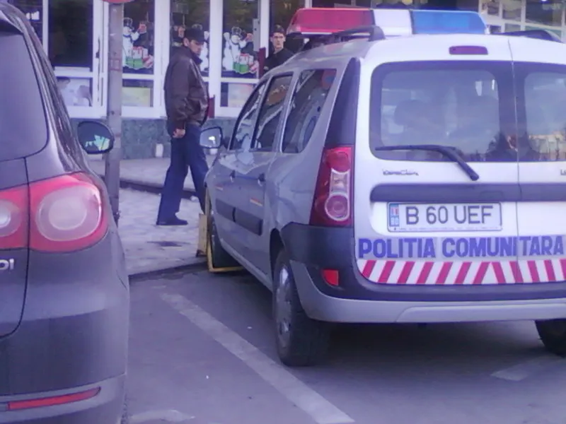 Poliţia cu roţile blocate