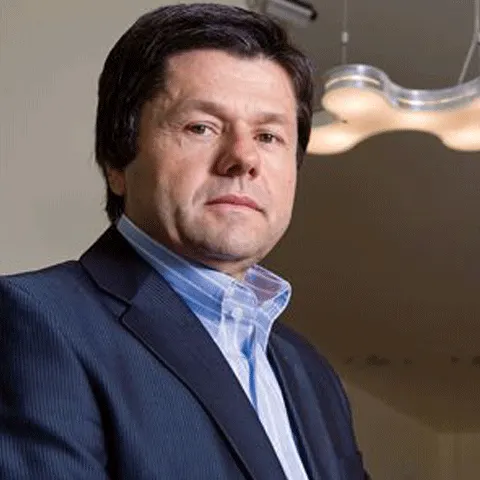 Mihai Miron vrea să atace topul dominat de lanţurile Sensiblu şi Helpnet