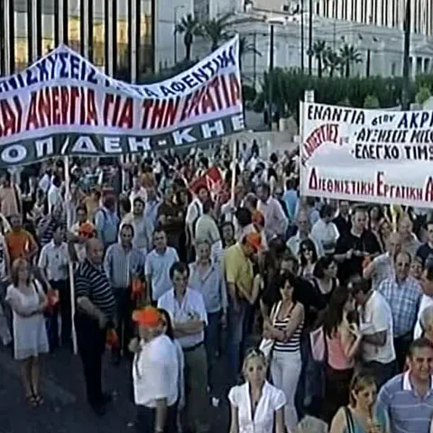 Măsurile de austeritate luate de guverne au provocat proteste în toată lumea