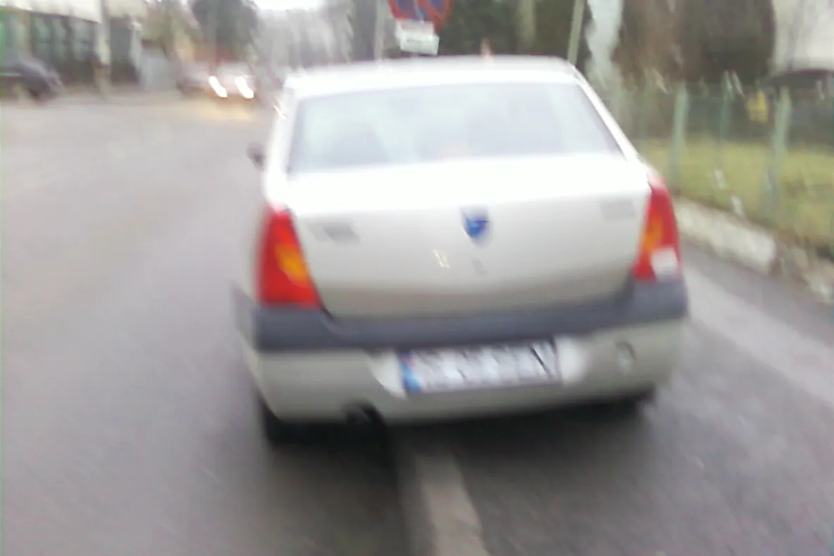 Parcat pe un trotuar din Iaşi
