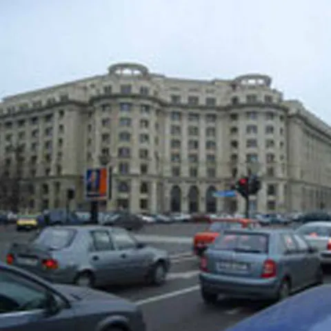 Potrivit INS: Construcţiile şi industria prelucrătoare vor fi cele mai afectate de criza economică