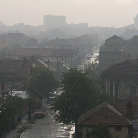 Mai multe gospodării şi străzi din Drobeta Turnu Severin au fost inundate
