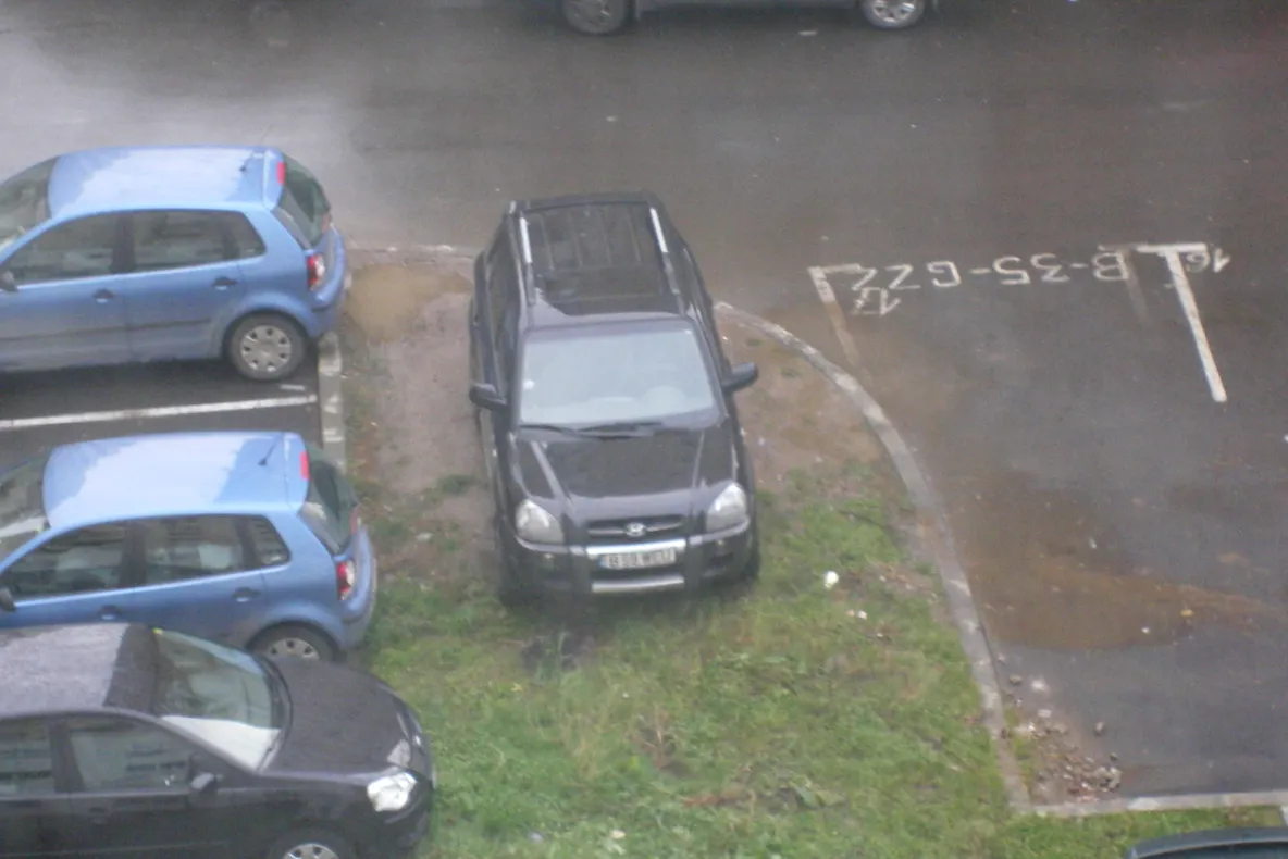 Parcarea pe spaţiul verde