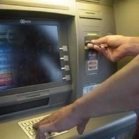 Cardurile BCR nu vor putea fi folosite în această noapte, între orele 23:00 şi 6:00 