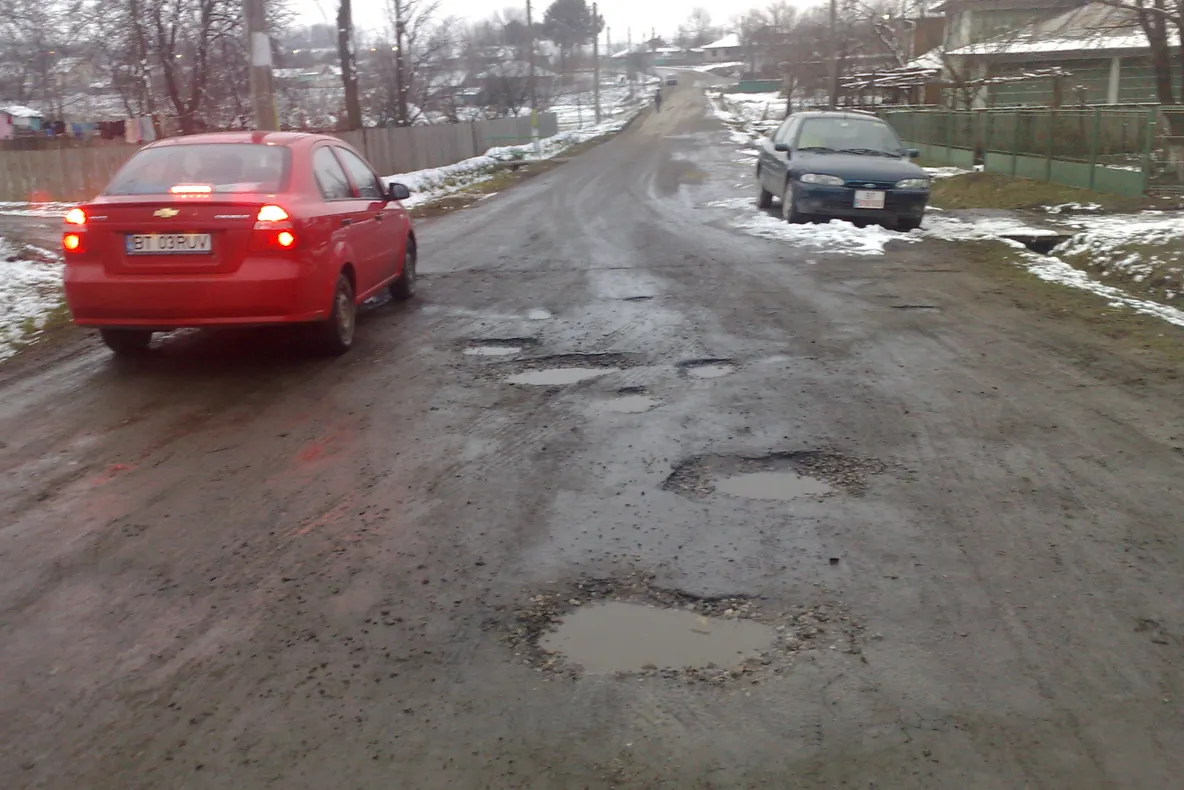 Comuna Ibăneşti din Botoşani, drumuri pline de gropi