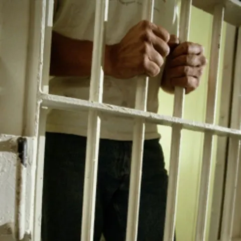 Penitenciarul cu regim închis din Târgu Mureş se transformă în Centru de detenţie pentru minori