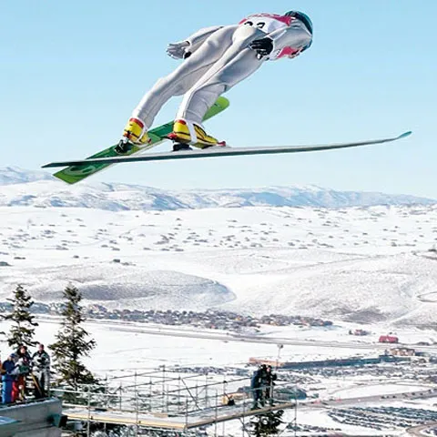 Un sport pe zi. Sărituri cu schiurile, zbor planat 
