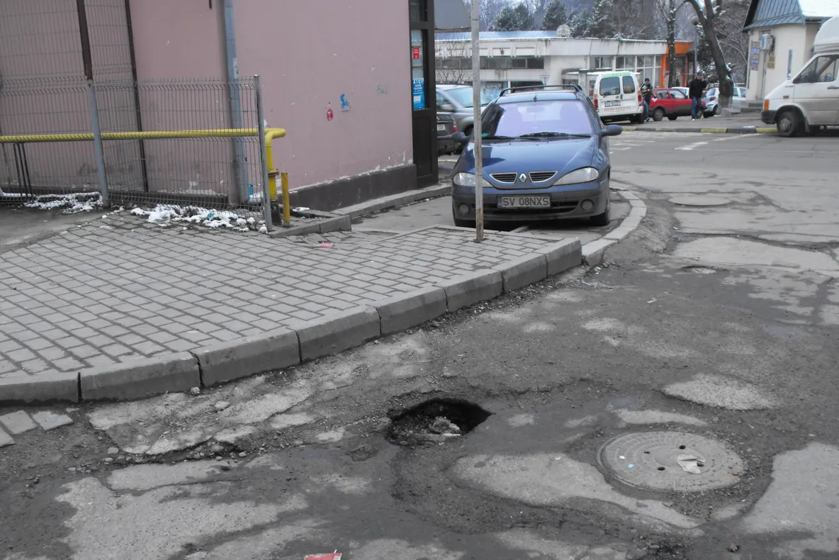 Stradă din Suceava, din apropierea Primăriei